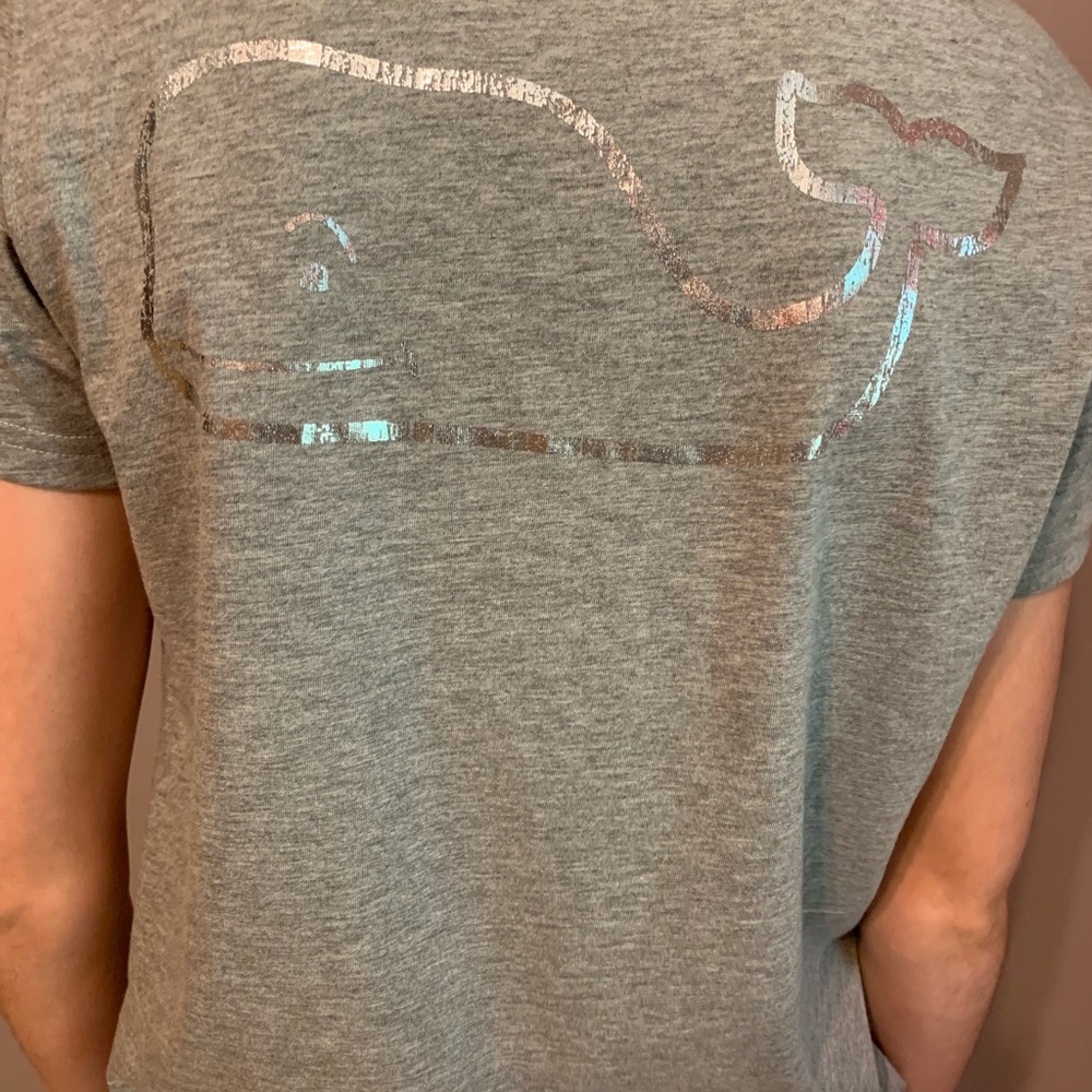 Vineyard vines t-shirt